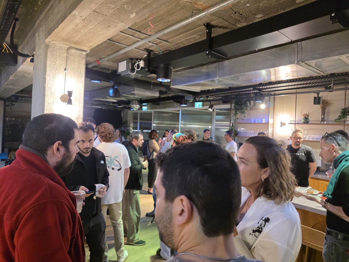 Web3_Devs's tweet image. Yesterday was wild.
We went live from Tel Aviv — and over 6,700 devs joined globally 🔥

Huge shoutout to @nagmo13 (@StarkWareLtd) and @michaelsuttonil (@kaspaunchained) for an insane deep dive into #ZKscaling and #blockDAG PoW.
From local crowds to @EFDevcon watch parties — this…