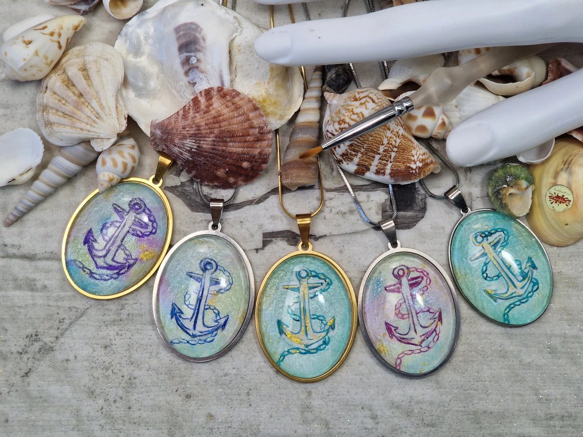 wandklex's tweet image. Im #buntfug verankert. Weil der November doch schon grau genug sein kann.

Handgemalter #wandklexschmuck, eh klar. Zu finden auf
wandklex.art/product/farbig….