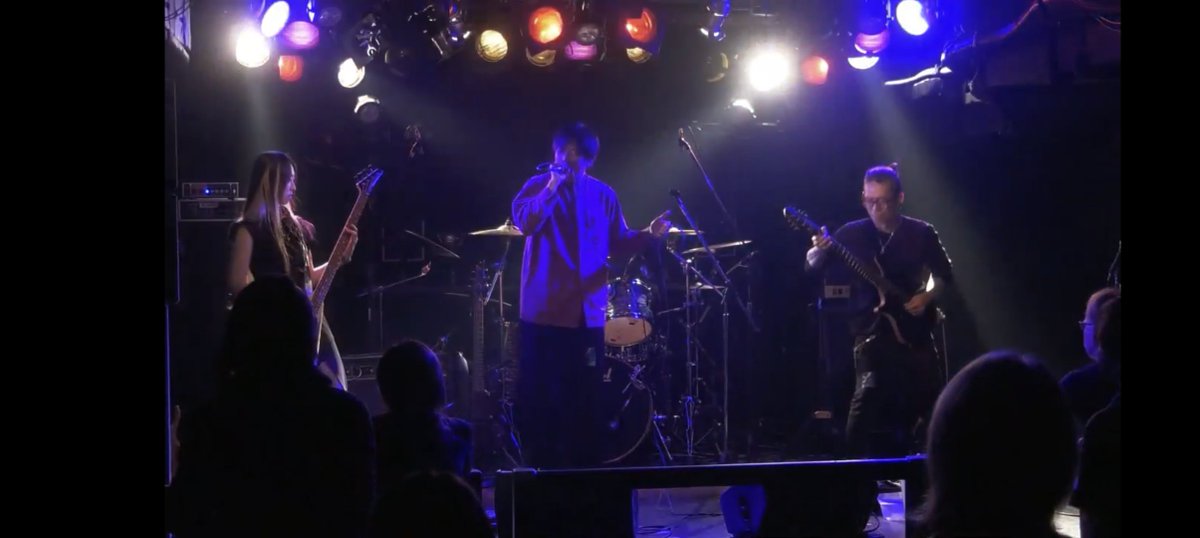 annye0121's tweet photo. 11/15横浜BAYSISさんでライブでした

未だにTwitterと言ってしまうワタクシ
SNSを使ってみようとライブの度に思って忘れる

8年前の構想（Gt.の頭の中）曲を新曲としてお披露目でした！
ギターが無駄にシャウトするために集まる瞬間
Az/NewGrandMars/ドラネコタコネチカッターズ/NocturneSecond/Stoy_c https://t.co/aMpJ2qAMr3