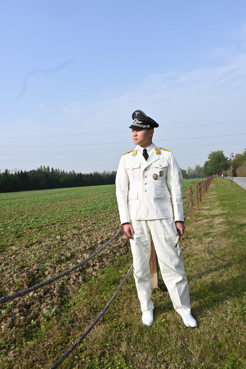 FJ後方支援部 WWIIドイツ空軍夏用白開襟制服 写真の衣装は弊社制作