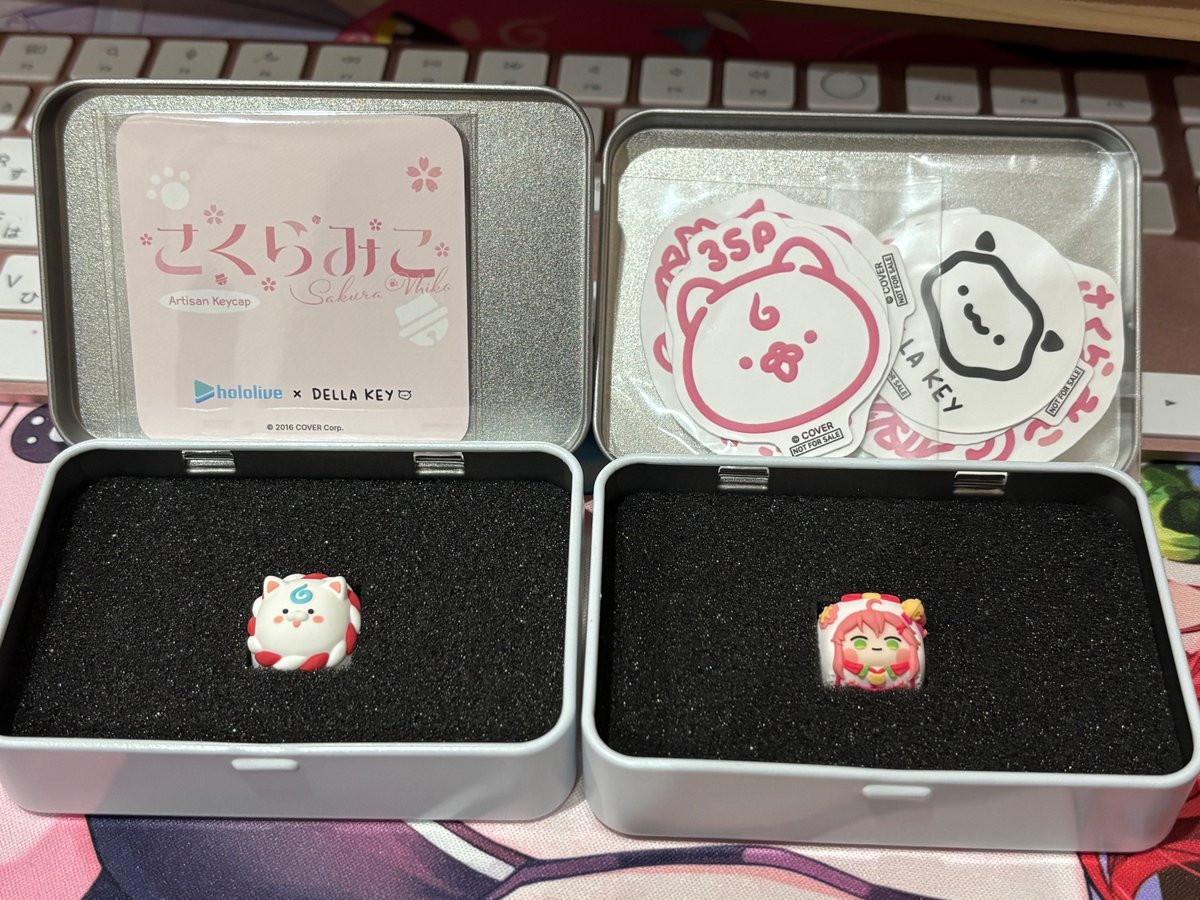 rnk35p's tweet photo. DELLA KEYさんとのコラボのキーキャップ届いた🌸
缶ケースもステッカーもカードも可愛いすぎる😊
みこちはどのキーにセットするのかなぁ☺️
#みこち届いたぞ
#dellakey https://t.co/M8WJ9RYsDA