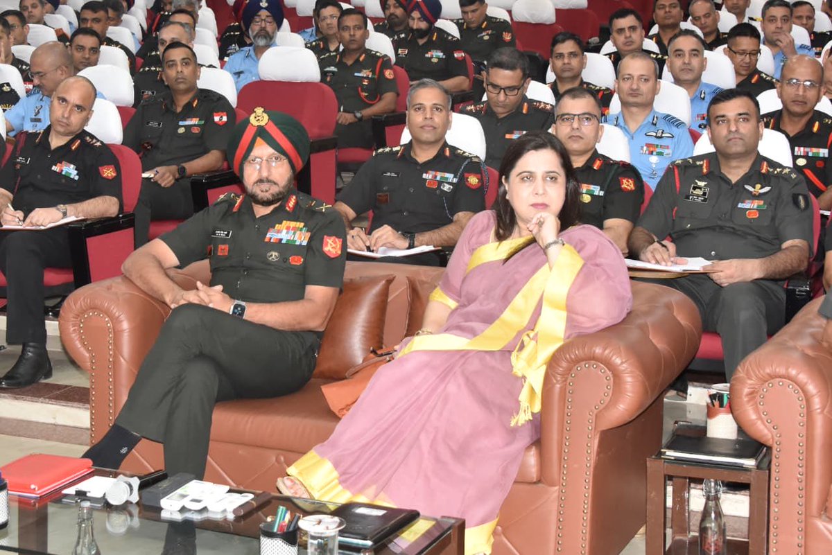 ia_awc's tweet image. Dr Shalini Chawla, @vifindia, shared perspective with Higher Command Course on collusivity factor and its impact on security dynamics along Northern and Western front at #AWC. #ChinaIndiaRelations #NationalSecurity @adgpi @artrac_ia ⁦@MEAIndia⁩