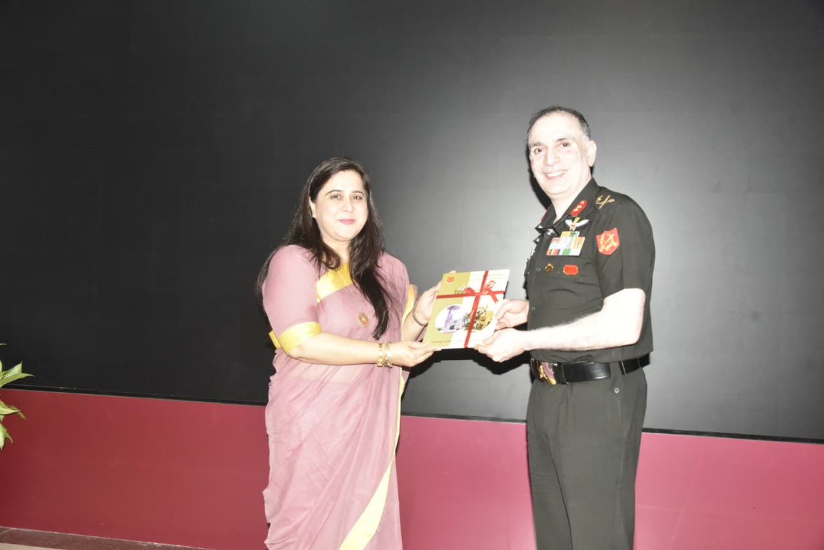 ia_awc's tweet image. Dr Shalini Chawla, @vifindia, shared perspective with Higher Command Course on collusivity factor and its impact on security dynamics along Northern and Western front at #AWC. #ChinaIndiaRelations #NationalSecurity @adgpi @artrac_ia ⁦@MEAIndia⁩