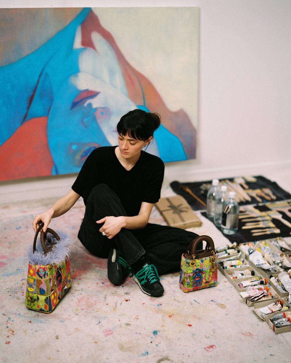 Dior's tweet photo. French painter Inès Longevial reimagines the Lady Dior with a singular creative perspective for the 10th Dior Lady Art
Find out more about the initiative https://t.co/CFKarnxLXz
#DiorLadyArt https://t.co/qg21AWFnYq