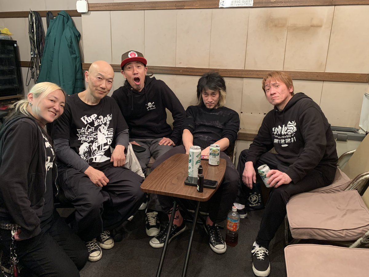 CNrules's tweet photo. 完パケではないけど
レコーディング終了!!!
今回もエンジニアの清野さんと上尾市SOUND CREWの皆さま
本当にお世話になりました。
ありがとうございます♪
凄いの出来そうです
CRISPY NUTS 30周年記念音源は
7インチEP
2タイトルになる予定です
震えて待てwww
#crispynuts #soundcrew https://t.co/yhlpiMCTbg