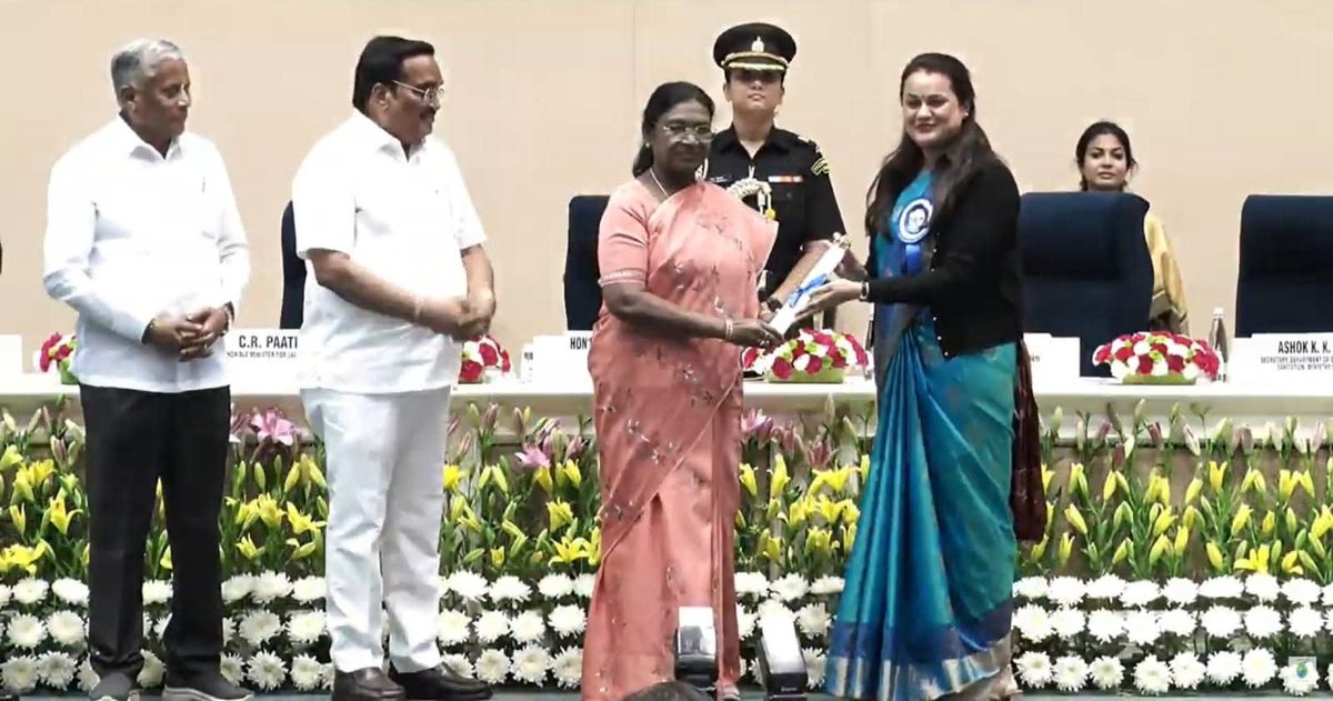 #Congratulations IAS officer Tina Dabi received a national award from President Droupadi Murmu for her outstanding work in rainwater conservation. The honour carries a ₹2 crore prize. She has earlier been recognised several times for her impactful initiatives.