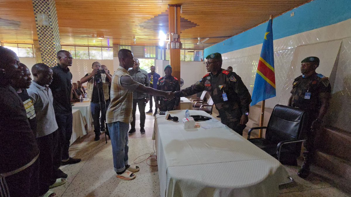 DrcUganda's tweet image. Yesterday, @MODVA_UPDF and @DCICUg handed over five Congolese soldiers from the Armed Forces of the Democratic Republic of the Congo #FARDC to the DRC authorities. The soldiers had fled to Uganda due to the unrest in Eastern DRC earlier this year in July.