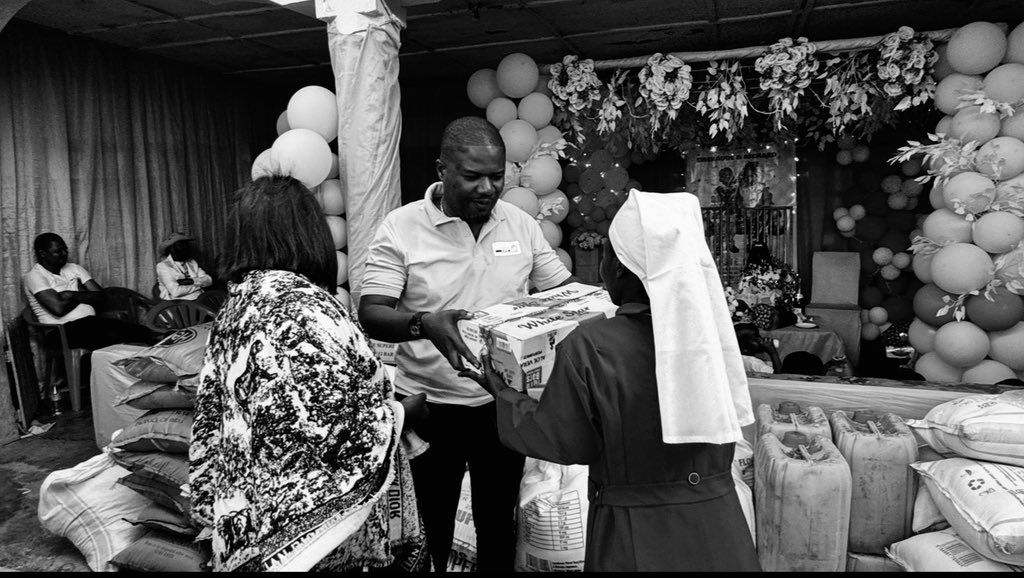 seigneurCHRIS01's tweet image. Actes 20:35 Il y a plus de bonheur à donner qu’à recevoir.