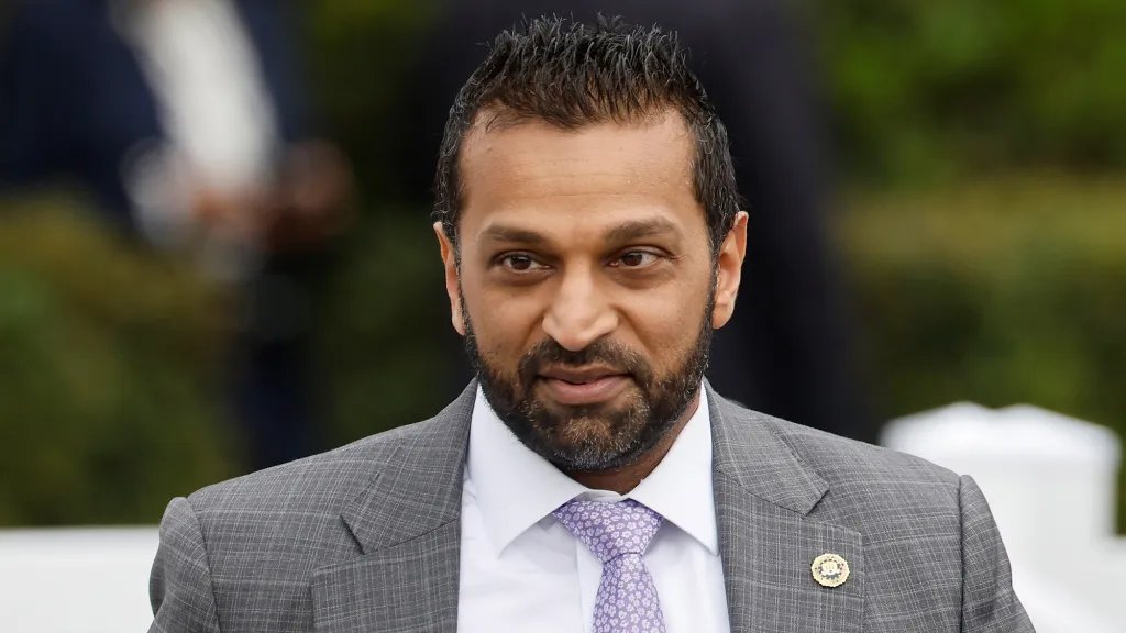 dodd59285's tweet image. Only happened this time cos Patel wanted to brag to his girlfriend - &quot;Never guess where I was today?...Go on?... only the most *secure* place in the known Universe. And do you know what I dealt with in that most secure room?... Mmm?... A *Situation*, that&apos;s what.&quot;
#Trump #Patel