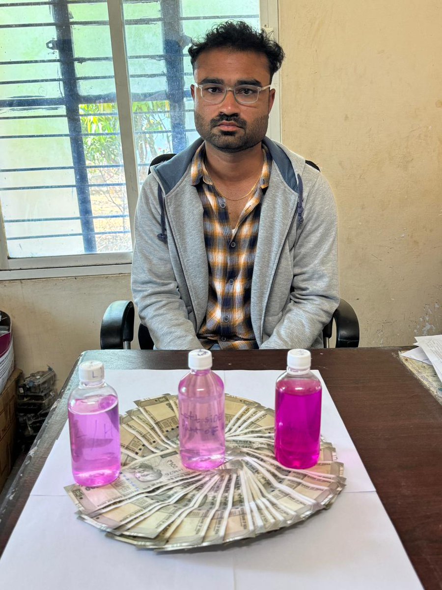 TelanganaACB's tweet photo. Narva Harshavardhan Reddy, Assistant Engineer (Operations), TGSPDCL, Gopalpet Section, Wanaparthy Circle & Division, was caught by Telangana #ACB Officials for demanding the #bribe of Rs.40,000/- and accepting Rs.20,000/- from the Complainant as part of payment "to sanction DTR (Distribution Transformer) in the agricultural fields of the relative of Complainant".

In case of demand of #bribe by any public servant, you are requested to contact #AnticorruptionBureau Telangana "Toll Free Number 1064" for taking action as per law. You can also be contacted through the WhatsApp (9440446106), Facebook (Telangana ACB) and Website: ( https://t.co/359g4K3W0H )
The details of the Complainant / Victim will be kept secret.

"ఫిర్యాదుధారుని బంధువుకి చెందిన వ్యవసాయ క్షేత్రాల్లో డిటిఆర్ (డిస్ట్రిబ్యూషన్ ట్రాన్స్‌ఫార్మర్) మంజూరు చేయడానికి" ఫిర్యాదుధారుని నుండి రూ.40,000/- #లంచం డిమాండ్ చేసి, అందులో భాగంగా రూ.20,000/- తీసుకుంటూ తెలంగాణ #అనిశా అధికారులకు పట్టుబడిన టిజిఎస్‌పిడిసిఎల్ వనపర్తి సర్కిల్ & డివిజన్‌లోని గోపాల్‌పేట సెక్షన్, సహాయక ఇంజనీరు(ఆపరేషన్స్) - నర్వ హర్షవర్ధన్ రెడ్డి.

 ఒకవేళ ఏ ప్రభుత్వ సేవకుడు అయినా #లంచం అడిగినట్లయితే ప్రజలు దయచేసి తెలంగాణ #అవినీతినిరోధకశాఖ వారి "టోల్ ఫ్రీ నెంబర్ 1064 కు డయల్ చేయండి". అంతే కాకుండా వివిధ సామాజిక మాధ్యమాలయిన "వాట్సాప్ ( 9440446106) ఫేస్ బుక్ (Telangana ACB), ఎక్స్ (@TelanganaACB) మరియు వెబ్ సైట్ (https://t.co/359g4K3W0H ) ద్వారా కూడా తెలంగాణ #అనిశా ను సంప్రదించవచ్చును. 
"ఫిర్యాదుధారుల / బాధితుల వివరములు గోప్యంగా ఉంచబడును.