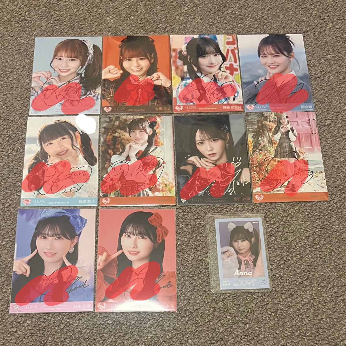 tore_equal_tore's tweet image. イコラブ　生写真　直筆　トレ
【譲】１枚目
【求】髙松直筆(２枚目+猫チュウ&amp;gt;&amp;gt;他種)

野口は宝石ヨリ含むトレ最優先(1:1不可)
ラブソング大場は高めに見ております。
ヒキとの1:1が難しい箇所もあります。
黒衣装ヨリは野口以外とのトレ可能でしたら希望しております。