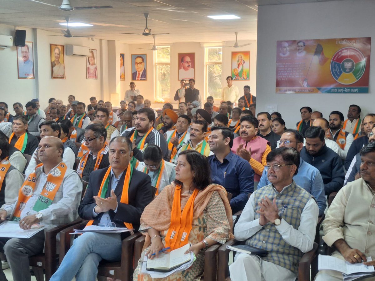 आज वार्ड प्रवास के निमित्त द्वारका बी और दीचाऊं कलां वार्ड में नगर निगम उपचुनाव को लेकर आयोजित संगठनात्मक बैठकों में कार्यकर्ताओं को संबोधित किया।

<a href="/BJP4Delhi/">BJP Delhi</a>