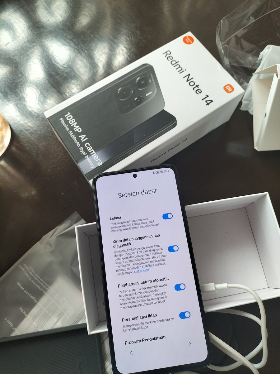 sellapark_'s tweet image. Big thanks to @Telkomsel @telkomselpoin hadiah undi-undi happy tukar poin sudah sampai dengan aman (aslinya aku dapat redmi note 13 tapi karna sudah tidak produksi lagi diganti dengan redmi note 14). Request min harga paketan nya diturunin sedikit 🤣😭

#hadiah #telkomsel