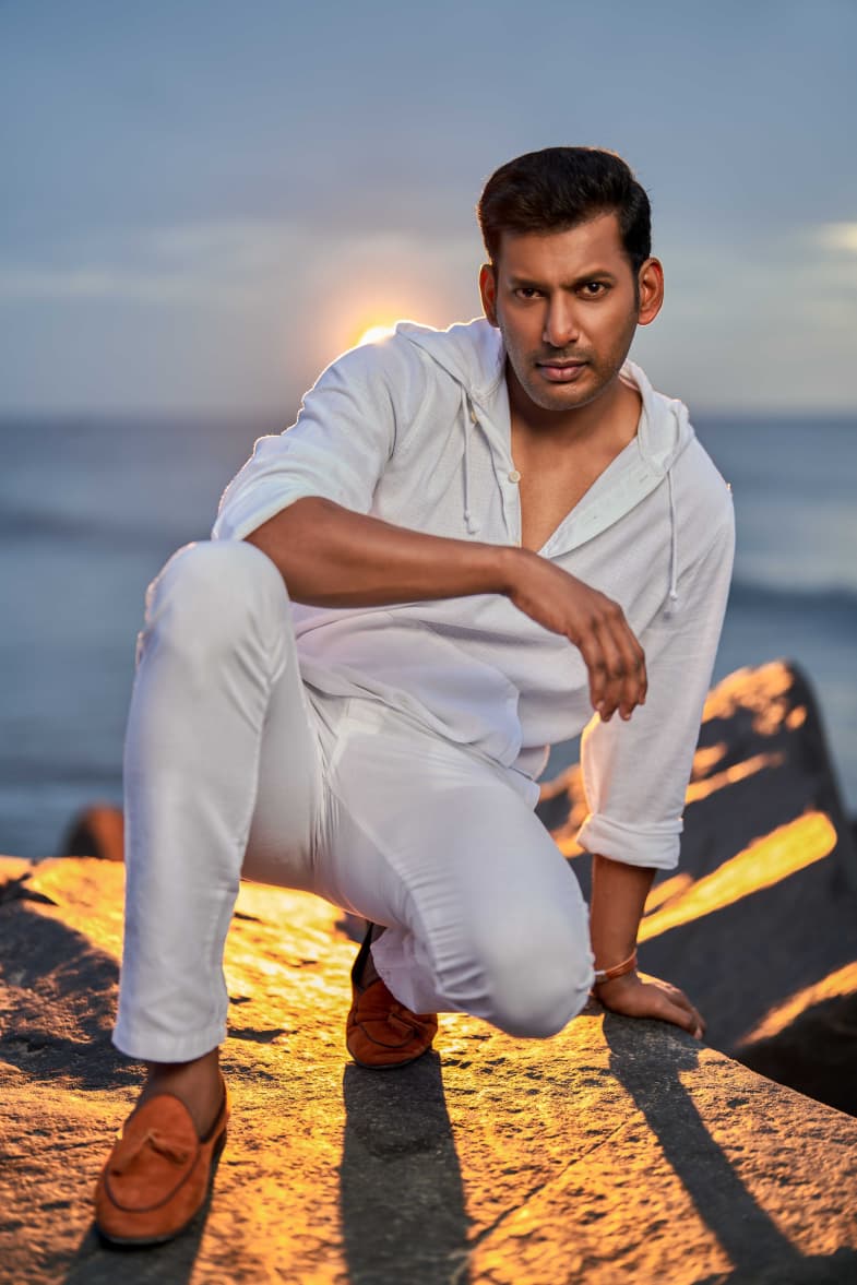 Tinkusayz's tweet image. The Massive, Action-packed Climax of #Vishal’s directorial debut #Makutam Wrapped Up

filmycycle.com/movie-news/the…

@VishalKOfficial @DusharaVijayan,@yoursanjali #Anjali #dusharavijayan @PROSaiSatish