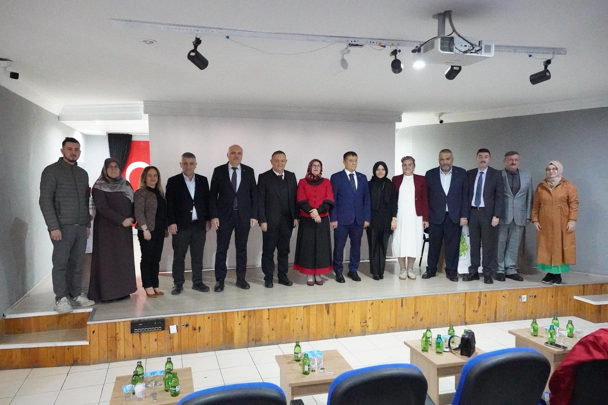 Kızılcahamam Devlet Hastanemiz tarafından düzenlenen Organ ve Doku Bağışı Farkındalık Toplantısına katıldık.

Organ bağışı, bir hayatı kurtarmanın en somut ve en büyük iyiliğidir. Ankara İl Sağlık Müdürlüğü'nden Uzm. Dr. Huri Taştan'ın değerli sunumuyla konunun hayati önemini bir