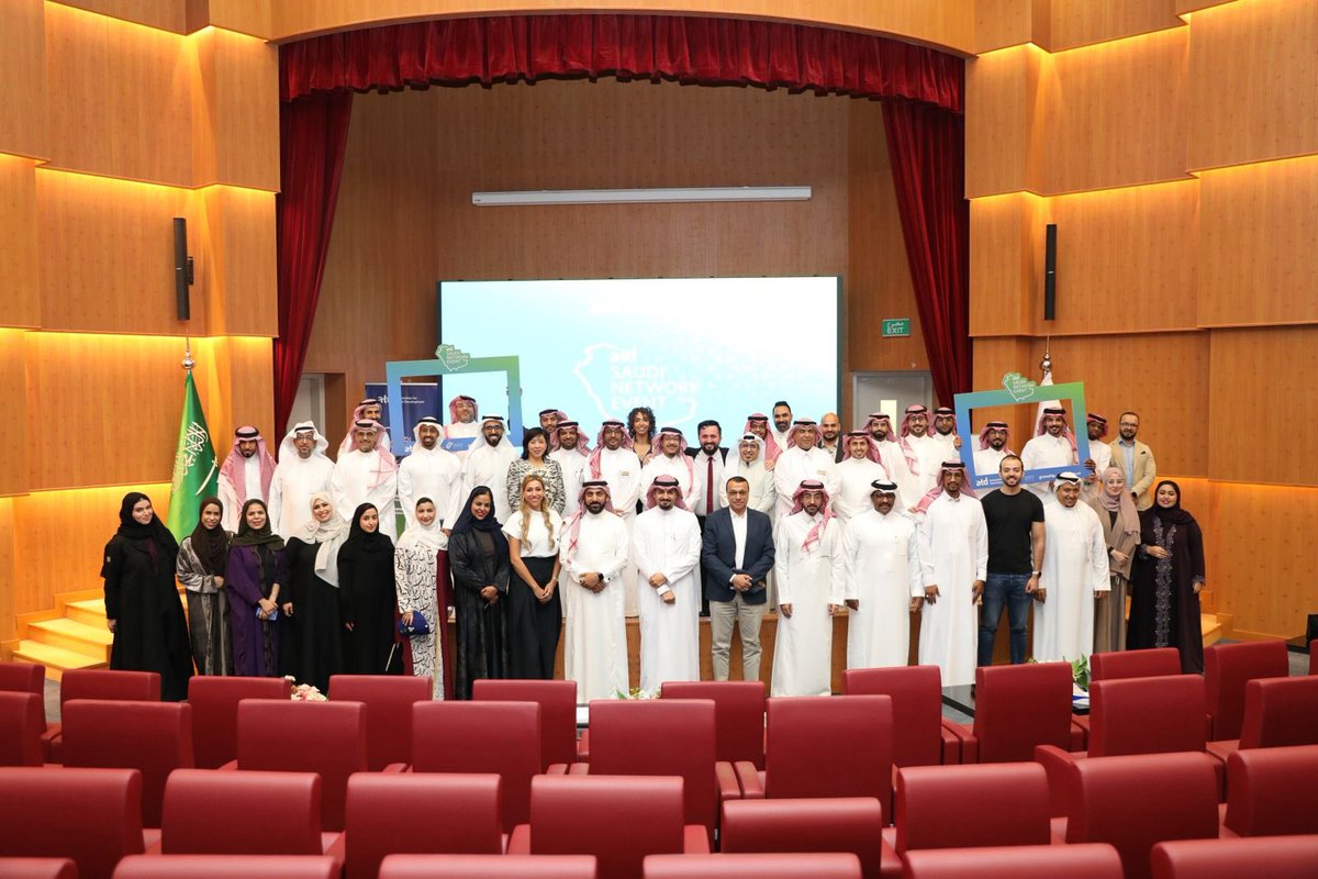 saudi_HCC's tweet image. أقام النادي السعودي لرأس المال البشري يوم الأحد 16 نوفمبر 2025م فعالية &quot; لتعزيز قطاع التعلم والتطوير في المملكة بالشراكة &quot;ATD في جامعة الأمير سلطان.
استعرضت الفعالية أبرز التحولات العالمية في مجال التعلم وتنمية المواهب، وأهمية الاستثمار في تطوير القدرات لمواكبة متطلبات المستقبل.