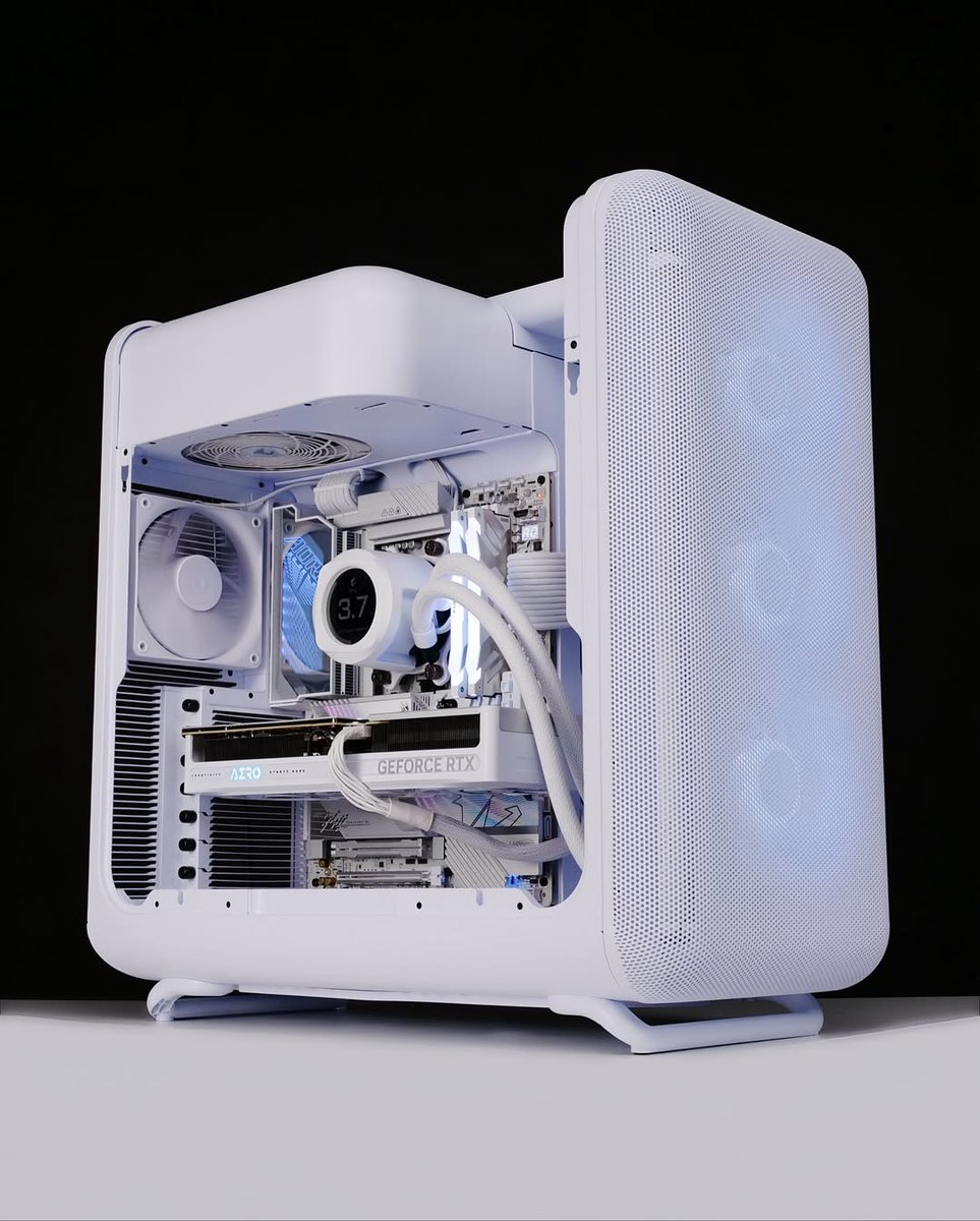 GIGABYTE AORUS AERO GAMING POWER 😎

GIGABYTE X870 AORUS STEALTH ICE
GIGABYTE RTX 5080 AERO OC

Dank an 💘🛠📸🎥💻: @ battlerigs @ aorus_uk @ gigabyte_official

#GIGABYTE #AORUS #gamingrigs #battlestation #battlerigs #pcmr #pcmasterrace #gamer #pcbuild #gamingpc