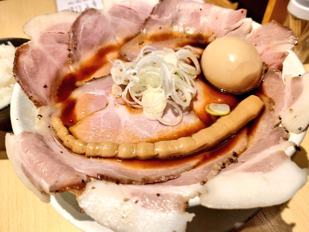 sr_oreo_rabbit1's tweet image. 頑丈なフィジカルに産み育ててくれた両親に感謝です。
昨日は仙台、今日は滋賀、明日は新潟、明後日は大阪…もっと効率よく出張を組みたかったのですが、今回はそうもいかず北と西を往復してます。

超馬力エンジンを搭載してるうちは全力で駆け抜けます。そのためにはガソリンが必要です🍜
#聖kiyo