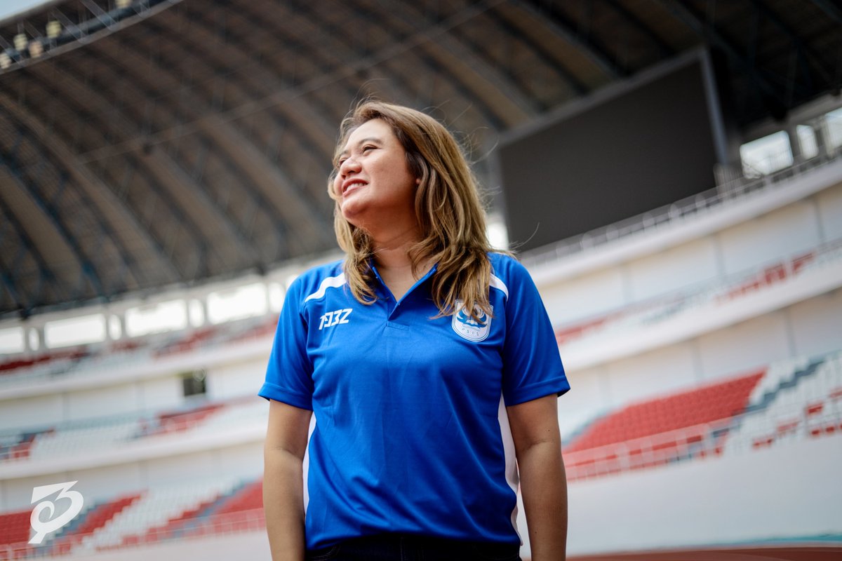 Ibu Datu Nova resmi mengakuisisi PSIS Semarang. Hari ini, beliau berkunjung ke Stadion Jatidiri sekaligus untuk meninjau kesiapan tim PSIS menjelang laga hari ini.

Ibu Datu Nova hadir untuk kembali membangkitkan harapan dan semangat baru di PSIS Semarang. Selamat datang Bu Datu!