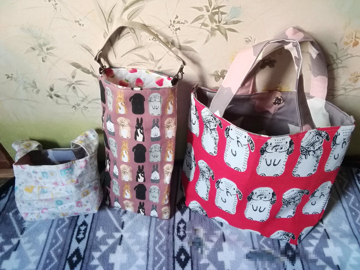 maruwo_usagi's tweet image. うわぁ🛍️🐰💓可愛い😍💕サイズ抜群✨✨まさチビしろさん(@Oxql5c0)に作っていただきました😳大好きなfululuさん生地🐰内側の生地もまた可愛いのです🍓💠💓
プレゼントもたくさんいつもありがとうございます☺️💕ハルさんのポストカードかわいい～🐰🐰🐰💖