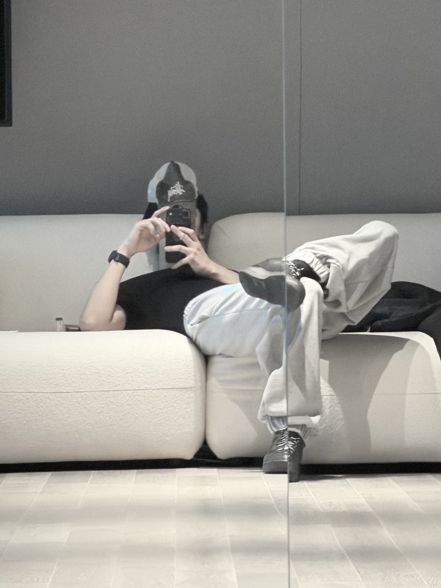 blockboned's tweet image. ㅤㅤ

Papawis after duty. Pahingi naman ng song reco bago ako pagsakluban ng langit dahil leg day ko. 😅

📍Quezon City, PH

ㅤㅤ