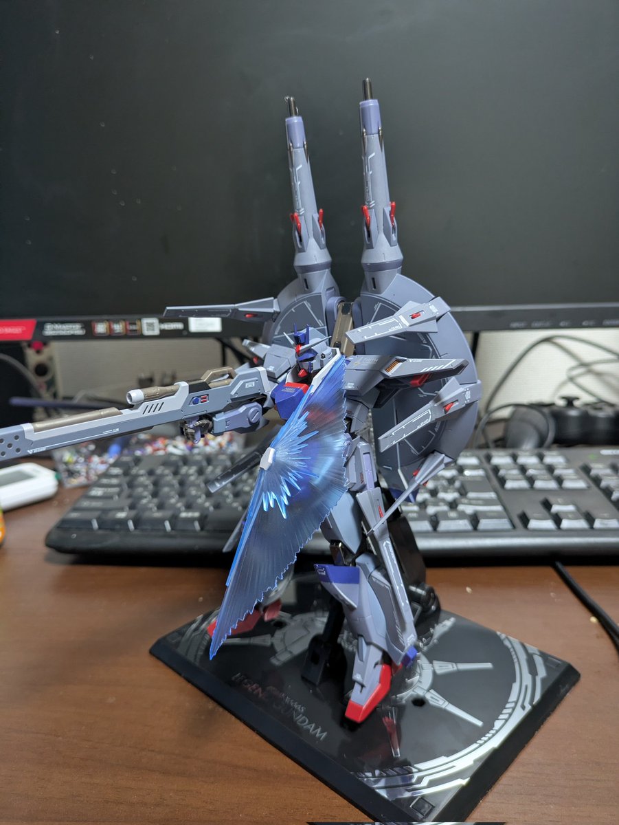ivacolle's tweet photo. メタルロボット魂レジェンド到着しました。
背中のドラグーンのプラットフォームが結構動くので触る分には不都合はないですね。ちょっと立たせにくいけど。
劇中の動きとかも問題はないのでかなり楽しいキットになってます。
エフェクトパーツも山盛りなので値段に対する満足感は十分ですね。 https://t.co/aiNerDmb7w