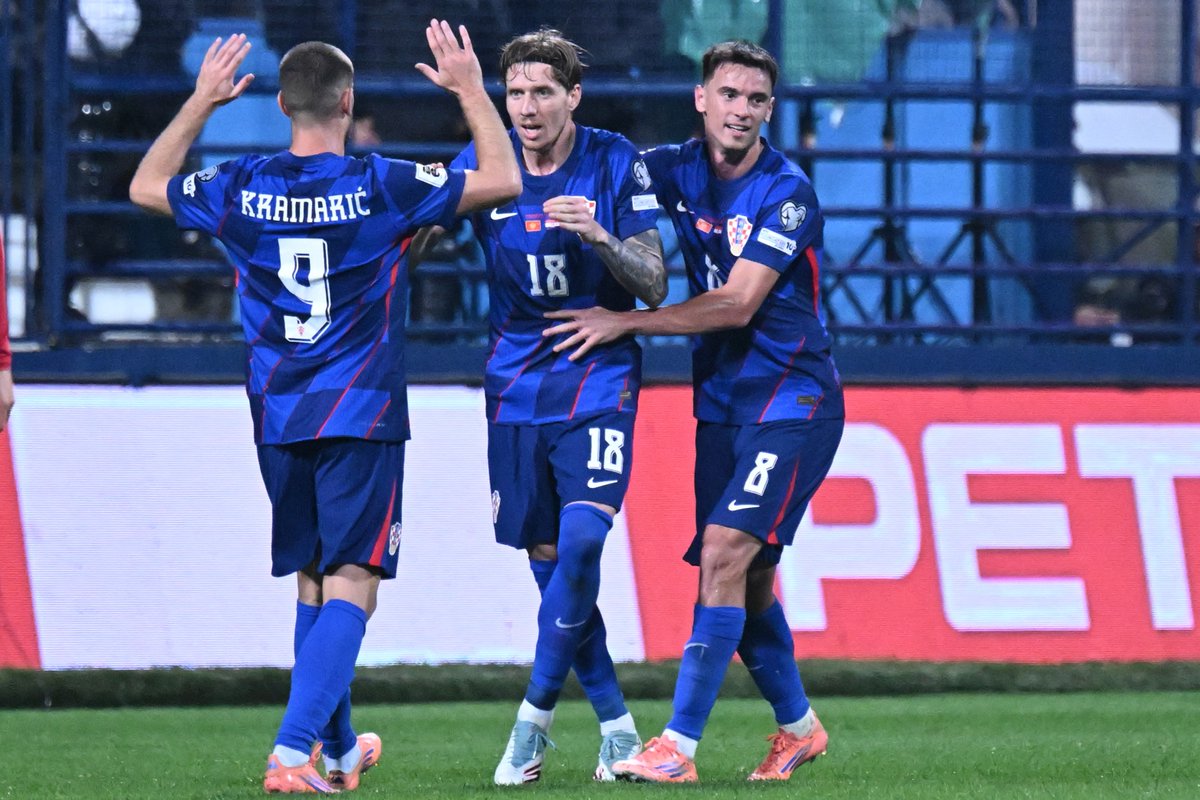 Vatrenima čestitamo na novoj, završnoj pobjedi u kvalifikacijama za <a href="/FIFAWorldCup/">FIFA World Cup</a>, na preokretu kod Crne Gore (3:2)! 🇭🇷🤜🤛 #Obitelj #Vatreni❤️‍🔥