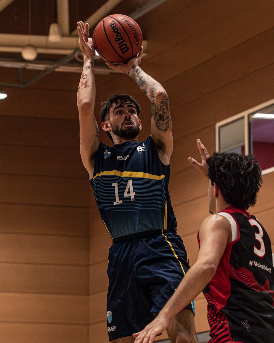 ev2sportswearuk's tweet image. The Bournemouth University Basketball Team in action... 🏀

📸 Sarah Whiffen

#EV2 | #DesignWithoutLimits | @teambusport