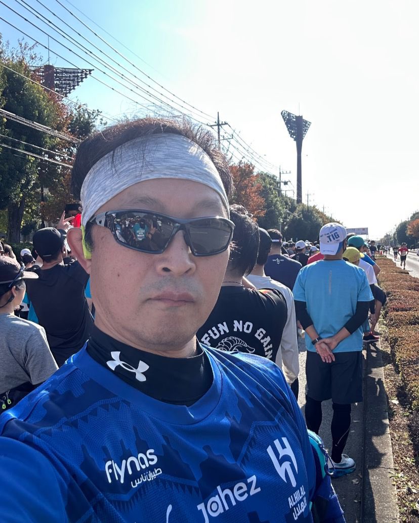 مُشجِّع هلالي من أرض اليابان 
هذه هي الشعبية الحقيقية بدون لاعب عالمي ، الأزرق بتاريخه وإنجازاته فقط يفرض إحترامه
ويكتسبُ جماهيريته حول العالم
#الهلال