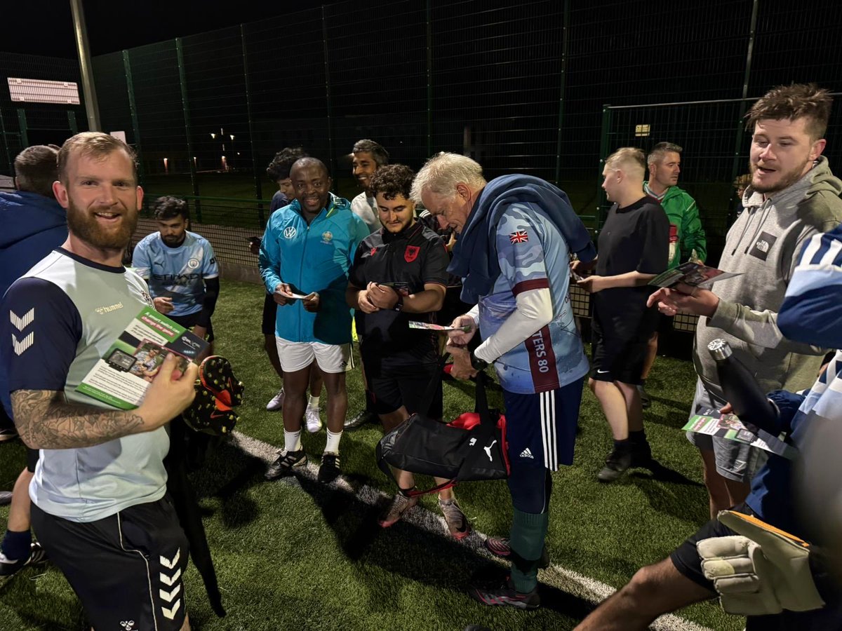 SBitC_CCFC's tweet image. #AD | As the temperature begins to drop 🧣🧤 We’ve been out in the community talking to our social and walking football groups about the benefits of smart meters ✅ We&apos;re one of around 70 Football Club charities using the power of football to spread the message about smart meters…