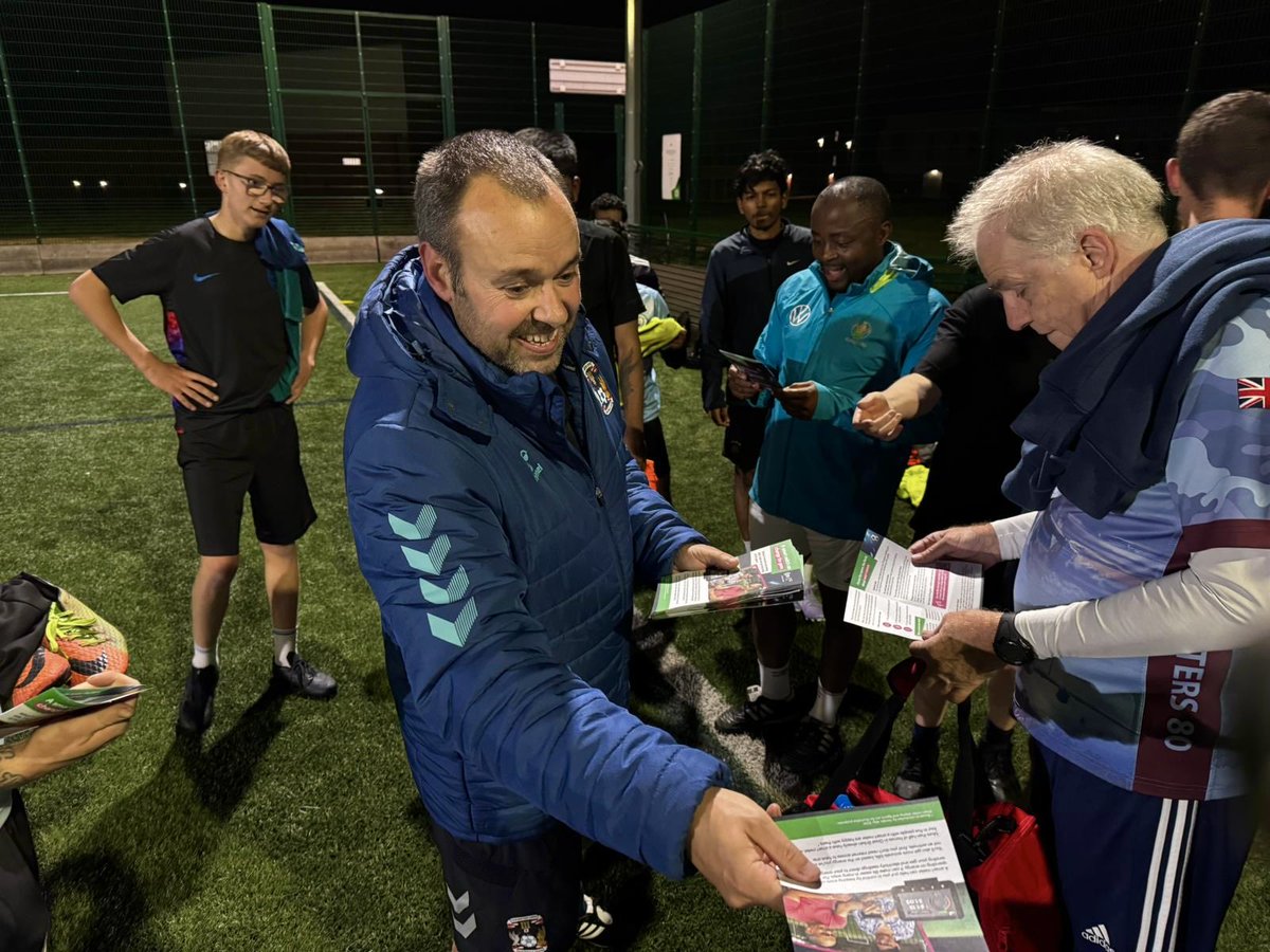 SBitC_CCFC's tweet image. #AD | As the temperature begins to drop 🧣🧤 We’ve been out in the community talking to our social and walking football groups about the benefits of smart meters ✅ We&apos;re one of around 70 Football Club charities using the power of football to spread the message about smart meters…
