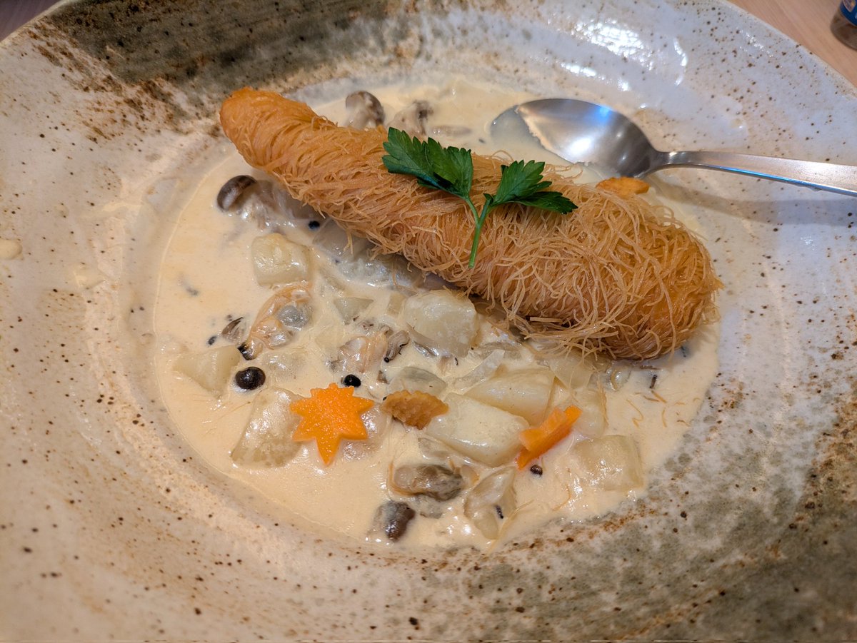 今日は用事で目黒区不動前へ。

昼飯を駅近くの【菜菜笑】で食べた。秋のおすすめを注文もした。
紅茶は砂時計で最適な飲み頃を確認出来る。前菜も創作料理のこだわりが有って美味しい。
メインのサーモンももちろん旨
し。
こう言うこだわりの個性的な店が、家の近所にも欲しい。