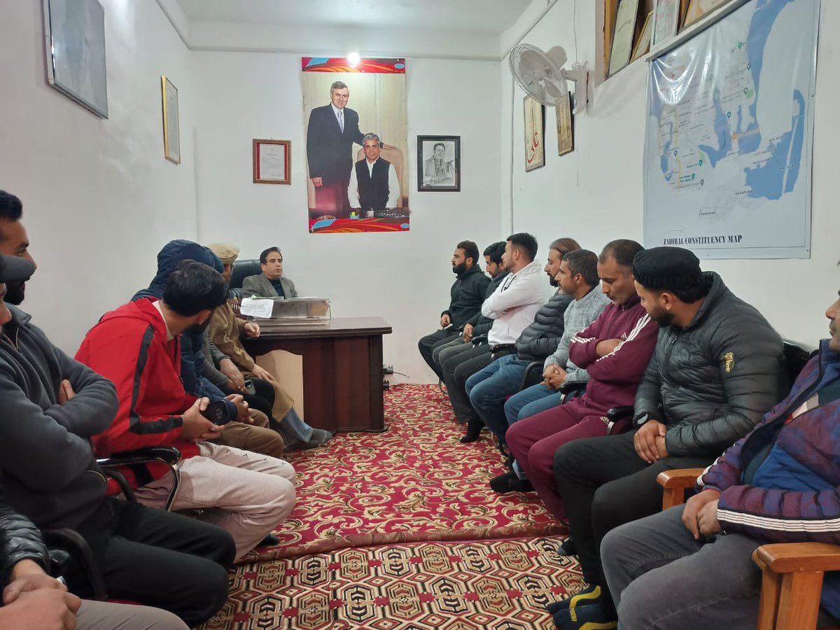 tanvirsadiq's tweet photo. Continuing with my program, I held a meeting today with the Women’s Wing and Youth Wing of the party from the Zadibal constituency. https://t.co/KyMraZYXzd