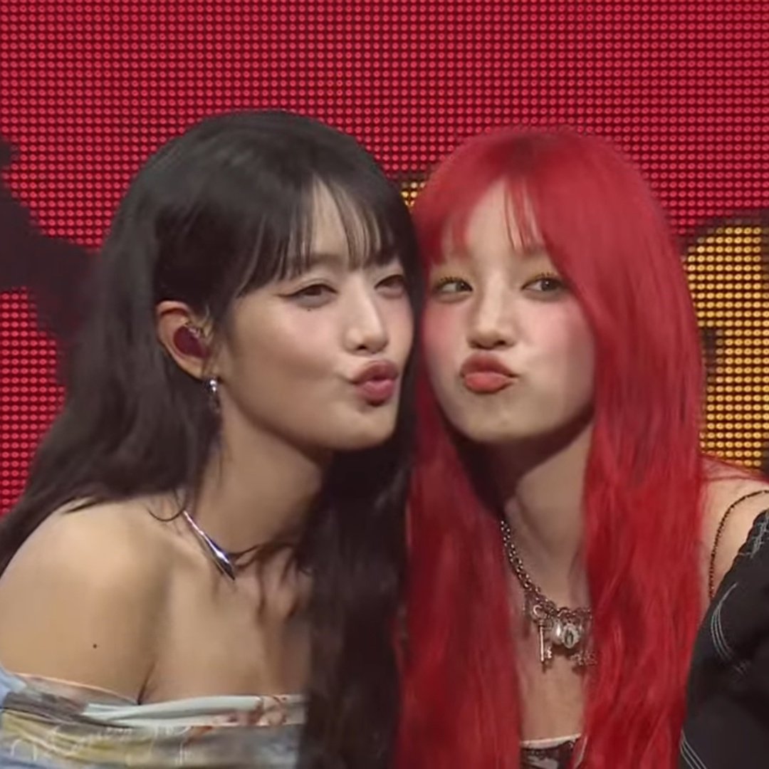 mothercircle's tweet image. #MINNIE who MCed Yuqi&apos;s debut showcase
Minnie who travelled to Thailand just for a day for Lisa&apos;s birthday
Minnie who travelled to Thailand for BamBam&apos;s album listening party
Minnie who travelled to Korea for Miyeon&apos;s cb showcase

she is truly the sweetest 😭🐈‍⬛❤️ #민니 #มินนี่