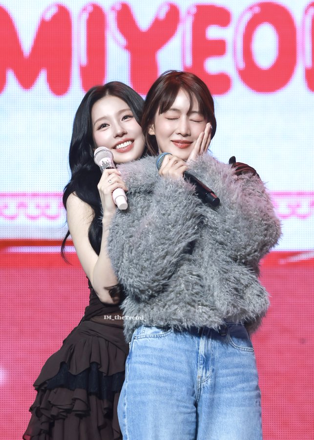 mothercircle's tweet image. #MINNIE who MCed Yuqi&apos;s debut showcase
Minnie who travelled to Thailand just for a day for Lisa&apos;s birthday
Minnie who travelled to Thailand for BamBam&apos;s album listening party
Minnie who travelled to Korea for Miyeon&apos;s cb showcase

she is truly the sweetest 😭🐈‍⬛❤️ #민니 #มินนี่