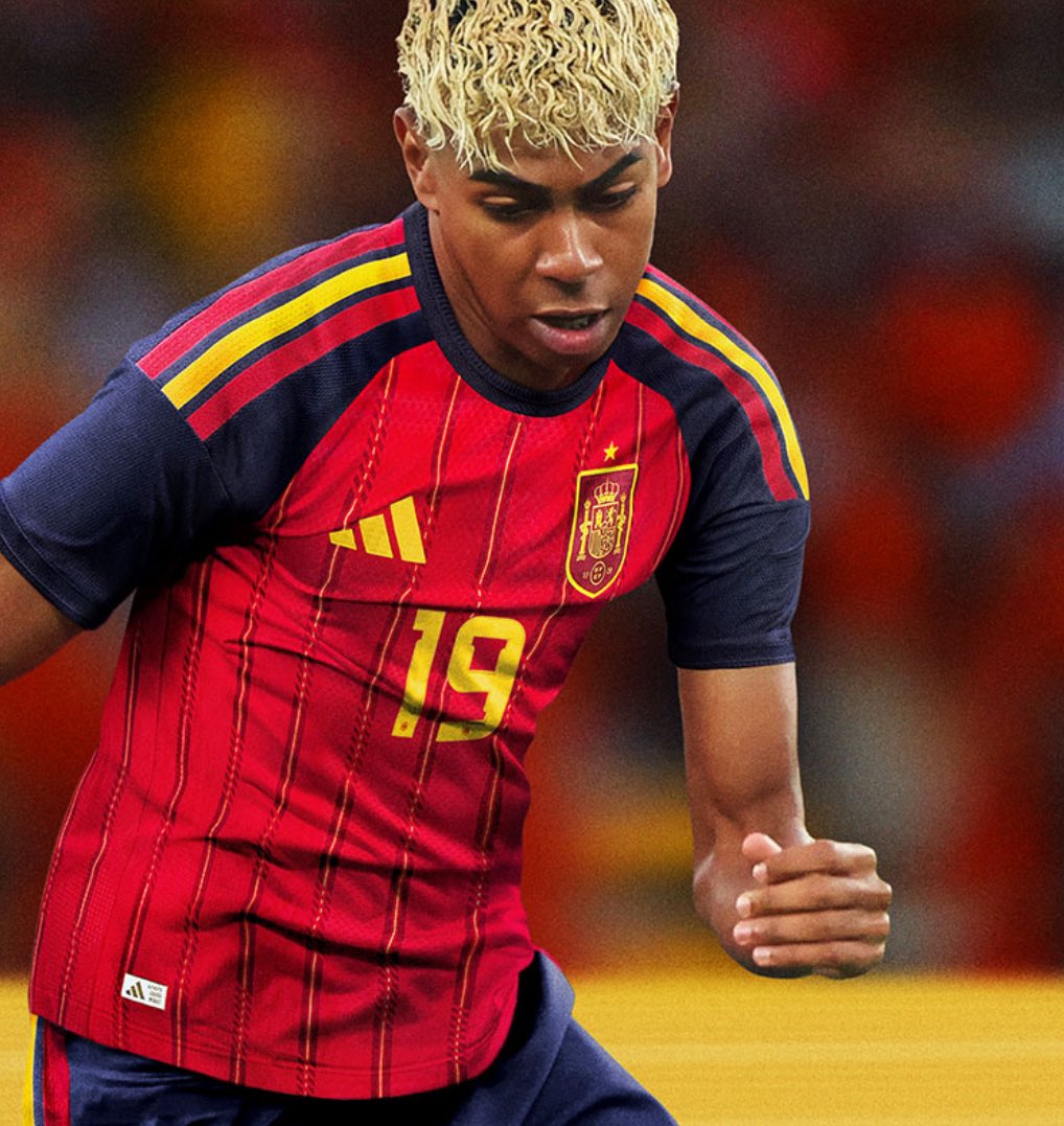 日本代表ユニが微妙という声をチラホラと見たのですが、スペイン代表の