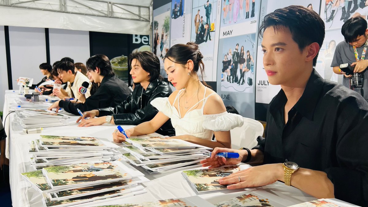 goodfeelingtv3's tweet image. เจ้าคุณพี่กับอีนางคำดวงของเขา ที่งานเซ็นปฏิทินช่อง 3 วันนี้