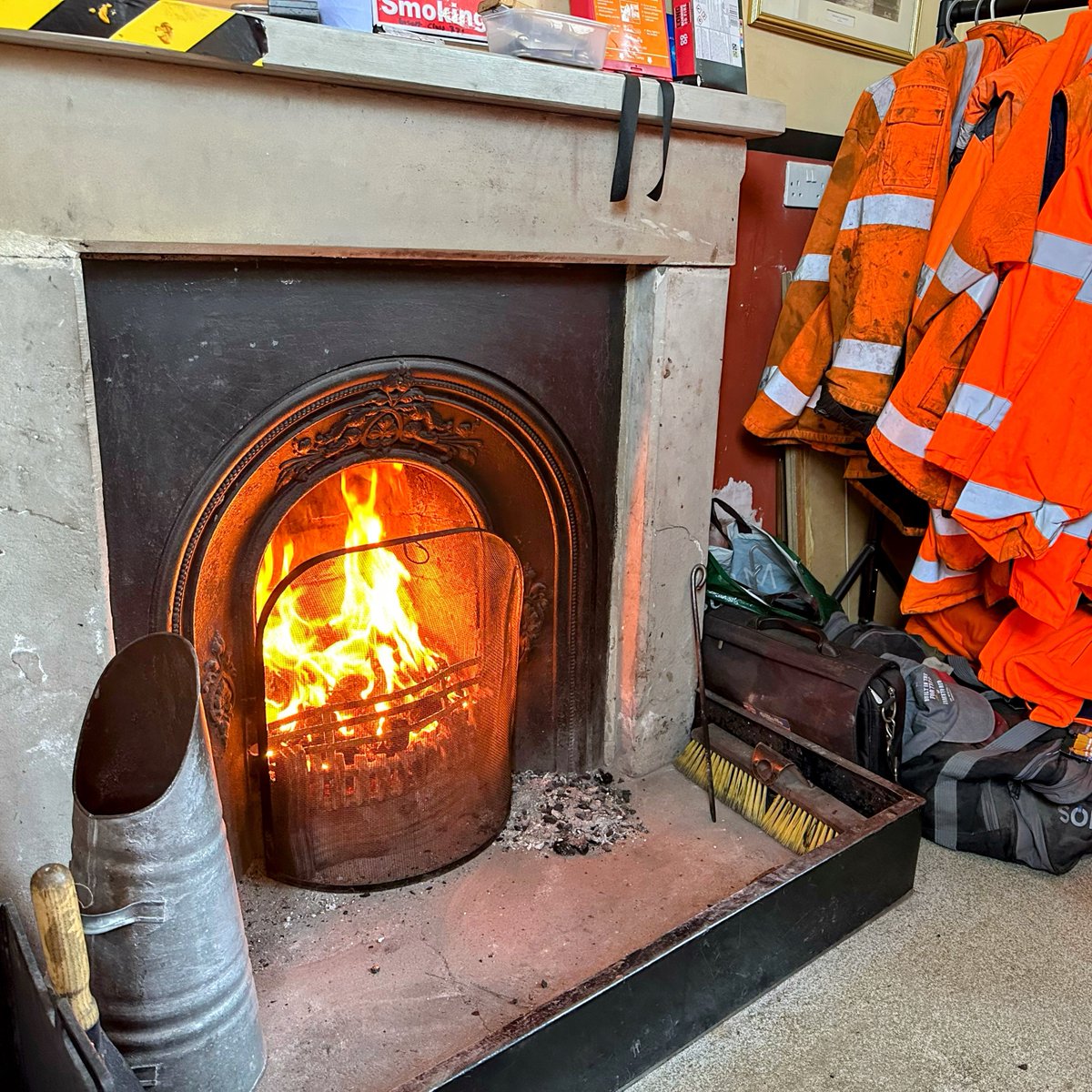 There's a welcoming fire lit in the Leeming Bar mess room to keep our volunteers warm at break/lunch!
Volunteers are the lifeblood of our railway. Why don’t you come and join them in 2026?
Email: volunteercoordinator@wensleydalerailway.com
Phone: 01677425805
📸 Nick Keegan