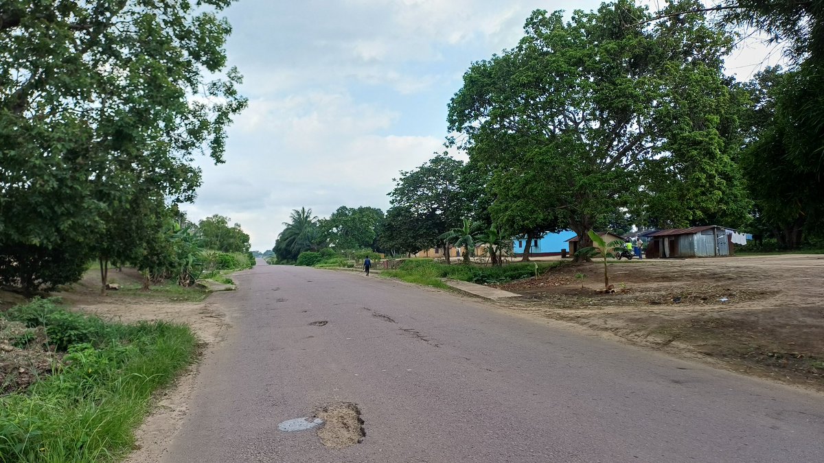 Dzisiaj zapewne sporo pokonam, bo już przeszedłem 23 i pół kilometra. Teraz mała przerwa i do pół godziny ruszam... lekko pada... ostatnio to pada codziennie, najczęściej popołudniu