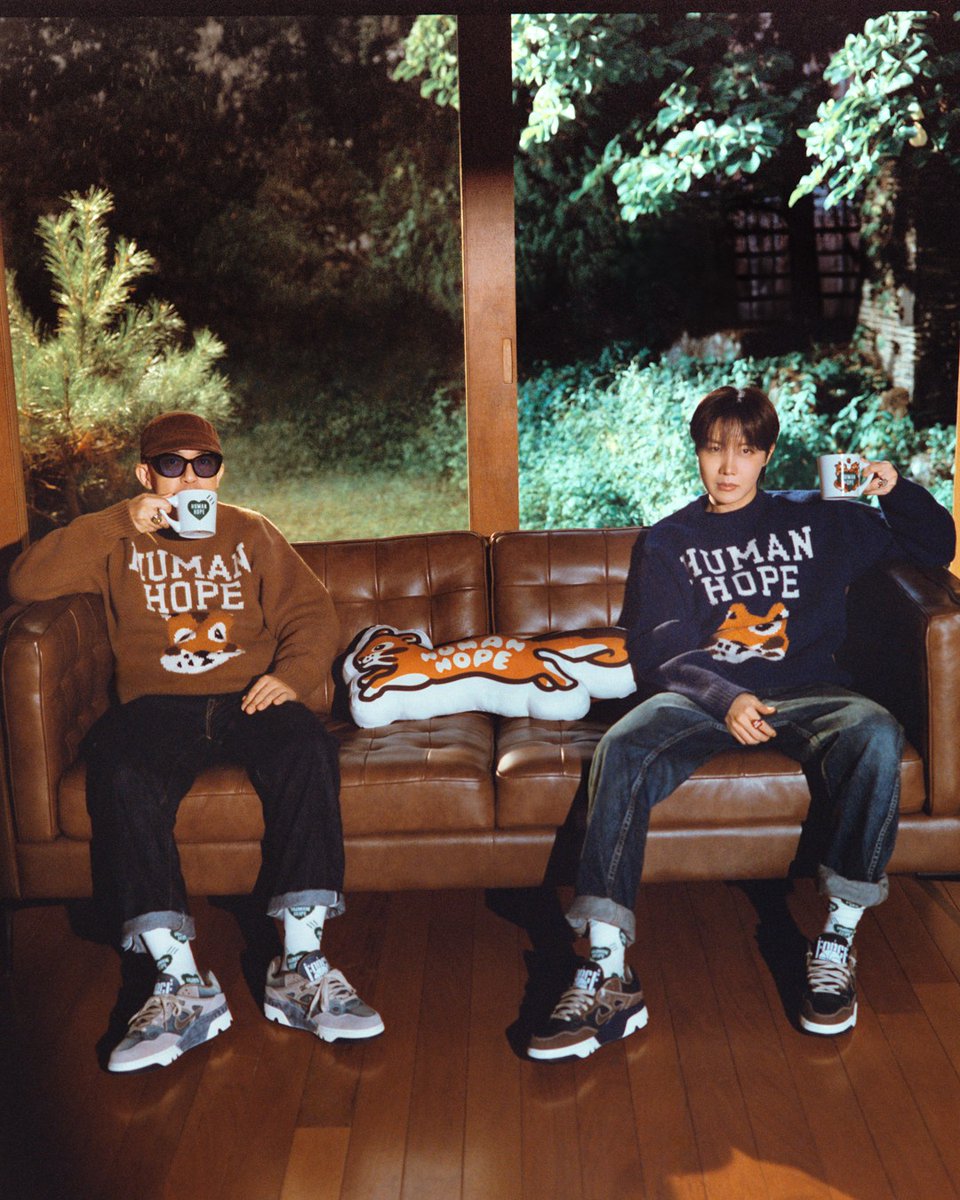 highcutstar's tweet image. 휴먼 메이드와 제이홉의 ‘HUMAN HOPE’ 라인업이 공개됐습니다. 재킷, 티셔츠, 러그, 반지 등 다채로운 의류 및 액세서리가 구성되어 있는데요.

오는 22일과 23일 휴먼 메이드 압구정 스토어에서 만나볼 수 있다고 하니 보다 자세한 사항은 공식 계정을 참고해 보세요. 🐿️