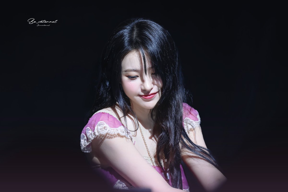 be_internal's tweet image. 251115 Act1:Yerim
new update🌌

#예리 #YERI #김예림 
#RedVelvet #레드벨벳