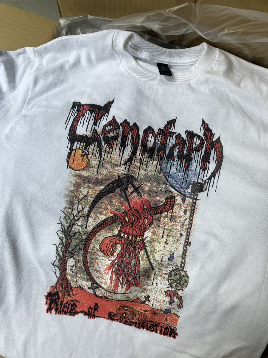 当日、売り子さんが仕事しやすいようにマーチのサイズ分けを事前にやっ