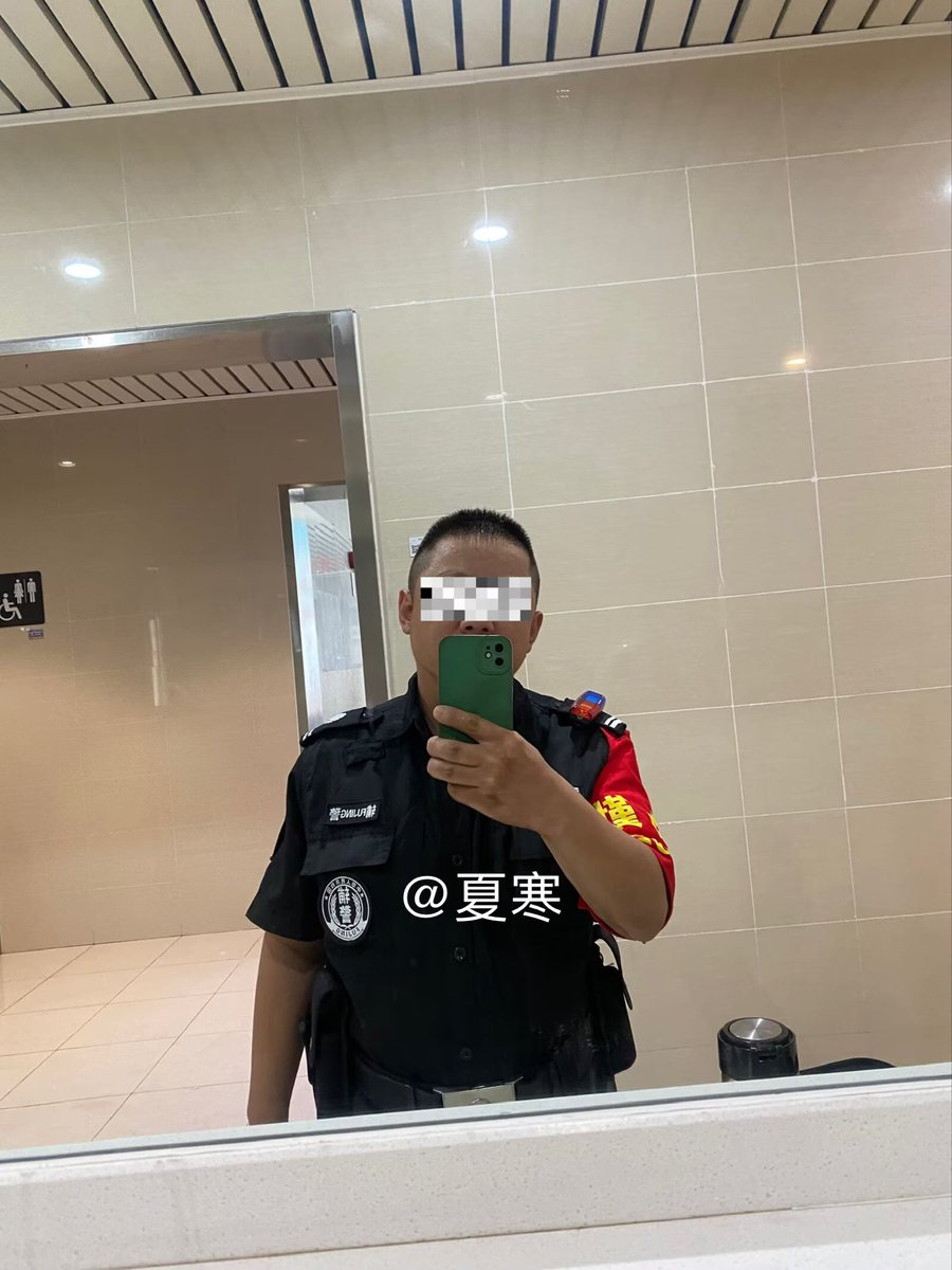 QQ33896398's tweet photo. 天气冷了,不敢穿布鞋浪了,冻脚.
这新鞋还是第一次穿,J犬狗儿子送的.
不知道贱狗被我踹一脚会怎么样？
有没有天生自带8件防御甲的贱狗来感受一下？ https://t.co/IiUxC18aKy