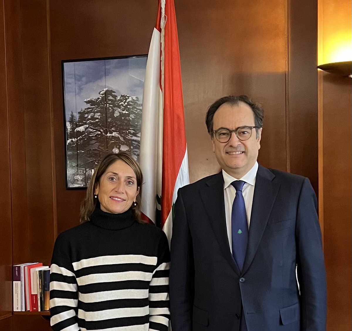 Visite de Fabienne chez SE Rabih El Chaer,Ambassadeur du 🇱🇧 en 🇫🇷
Échanges sur les actions de l’asso et sur l’idée de rassembler ttes les associations oeuvrant pr le 🇱🇧 en 🇫🇷
Bcp de projets de l’Ambassadeur pr unir&amp;faire rayonner la cté 🇱🇧 en 🇫🇷.
À ses côtés pour avancer ensemble