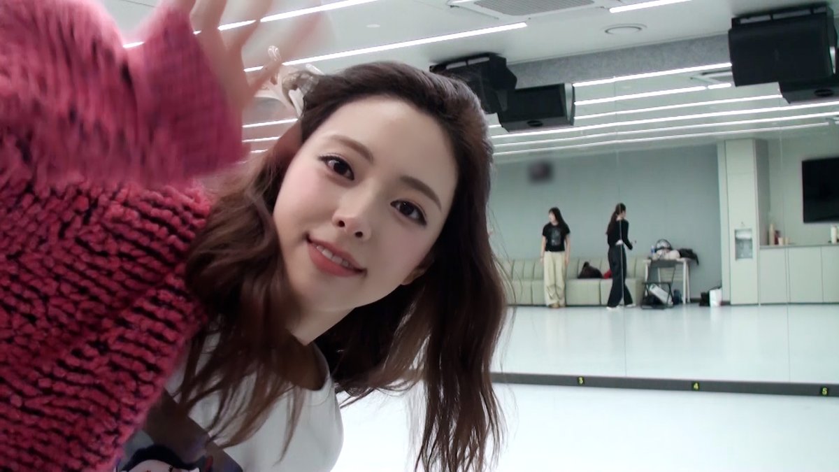 ITZYofficial's tweet photo. ITZY "TUNNEL VISION" Dance Practice Behind
🎬 https://t.co/iWzLBF1fJx

ITZY <TUNNEL VISION>
🔗 https://t.co/j9hiXhVHqW

#ITZY #MIDZY @ITZYofficial
#ITZY_TUNNELVISION
#ITZY_TNVS https://t.co/yLp6eSMJwe