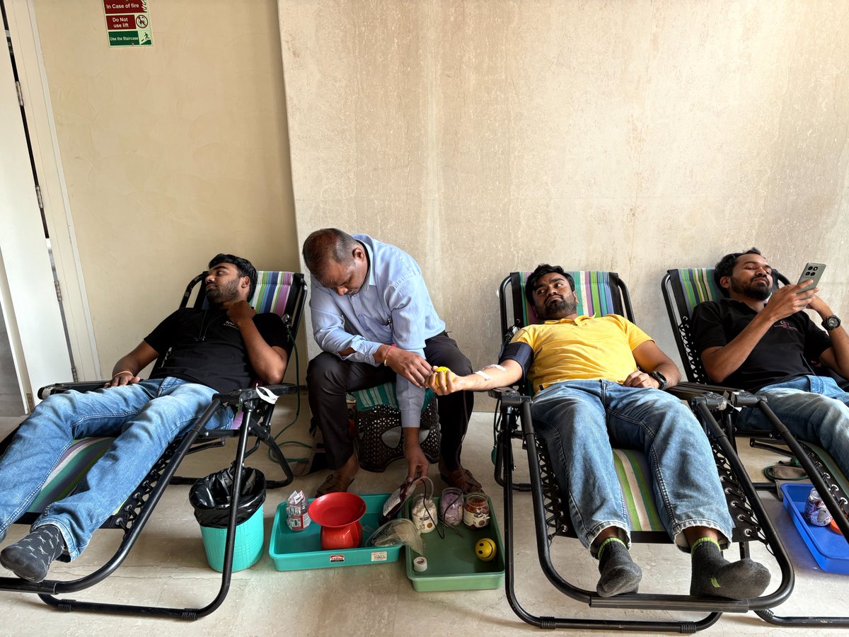 spurqlabs's tweet image. 🩸 SpurQLabs | Blood Donation Drive 2025
On 14 Nov, our team came together to donate blood and make a real impact.
Grateful to our donors, volunteers &amp;amp; Acharya Anandrushiji Blood Bank for their support.
A small act, a big difference. 🙌

#SpurQLabs #BloodDonationCamp #GiveBack