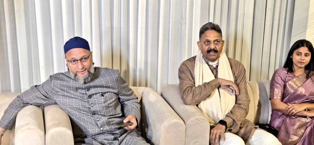 ZakirAliTyagi's tweet photo. बिहार चुनाव से लौटने के बाद सदर साहब व अंसारी साहब! https://t.co/fhTgj4oXUn