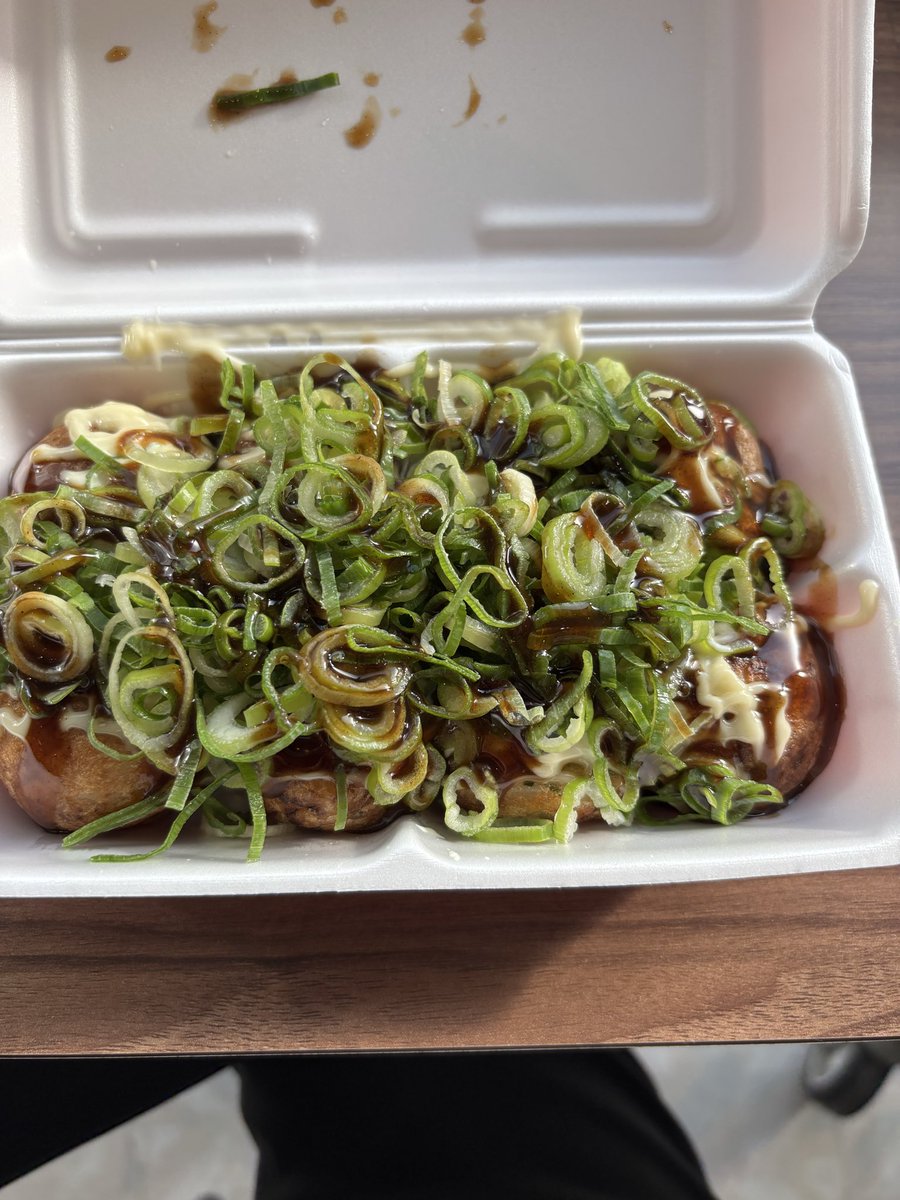 今日は昼飯にたこ焼きを食べました♪