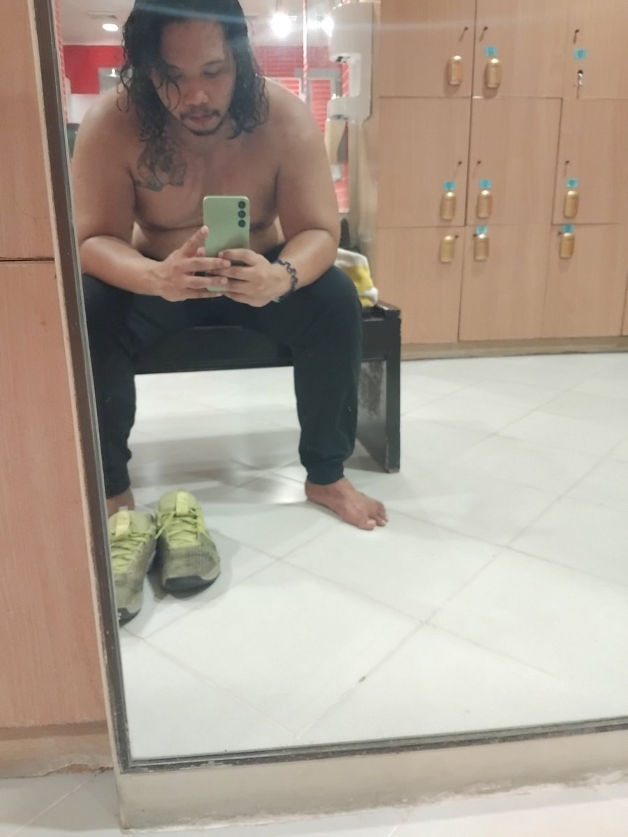 EBighero's tweet photo. Manifesting a 50$ a month sugar daddy so I can keep goint to the gym without fucking up my own income 🥺 https://t.co/dvEFhm6gKW