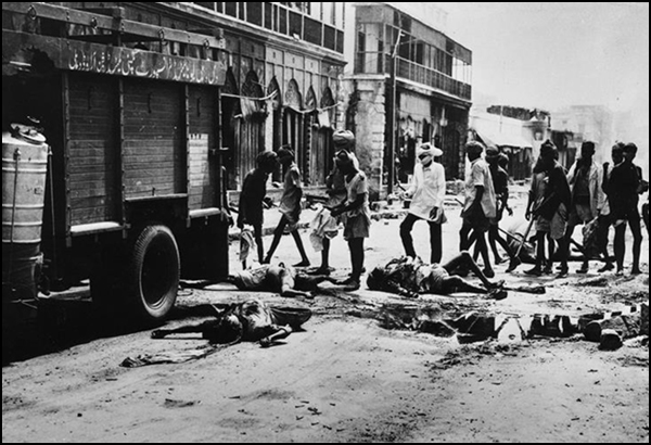 الفراق

اجمل بھائی (مرحوم کہنے پر دل نہیں مانتا) نے اپنی نظم میں کہا تھا۔۔

"پاکستان کا اک مقصد تھا"
اجمل بھائی، " تھا " کا مطلب تمھیں آتا ہوگا۔۔

اجمل بھائی منوں مٹی تلے جا سوئے اور ہم " مقصد " کی خوش فہمی جھیلنے کو مر رہے ہیں۔۔

خیر۔۔ ہم بھی تمہارے پیچھے آنے والے ہیں

م۔م۔مغلؔ